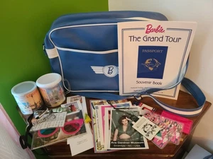 Barbie Souvenir The Grand Tour 2012 NBDCC paquete de registro con bolsa de vuelo - Imagen 1 de 10