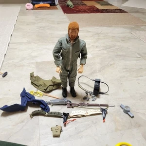 Figurina vintage GI Joe 1964 Redhead Kung Fu Grip con accessori - Foto 1 di 18