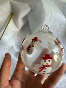 Raro cajón y barril muñeco de nieve incrustación arte bola de vidrio adorno de Navidad - Imagen 1 de 6