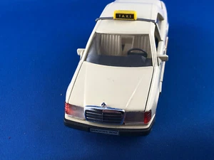 Mercedes Benz Silver 200-300E 200D-300D - 1:35 - Cursor Modell- 1084 Germany - Picture 1 of 7