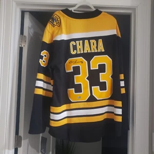 NHL TEAM JERSEY BOSTON BRUINS ZDENO CHARA -SIGNED by ZDENO CHARA FREE SHIPPING - Picture 1 of 6