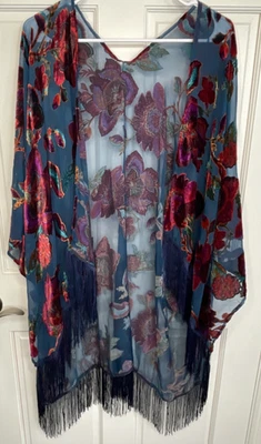 Kimono Feminino Burnout Veludo Tamanho Único Franja Floral Bruxa Boho Ornamentado Colorido - Imagem 1 de 4
