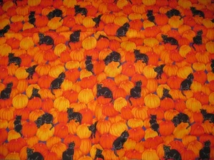 1 Yard Cranston Stoff Halloween KÜRBISSE MIT SCHWARZEN KATZEN - Bild 1 von 2