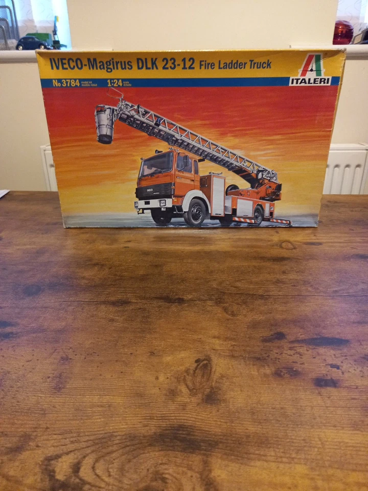 ITALERI No 3784 Iveco-Magirus DLK 24-12 Fire Ladder Truck Model Kit 1/24 - Image 1 of 4