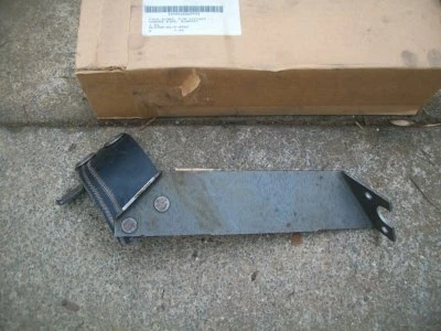 Nuevo de Lote Antiguo MoPar 1974-1983 Dodge Truck Ram Ramcharger tubo de escape soporte suspensión M880 Foto 1 de 3