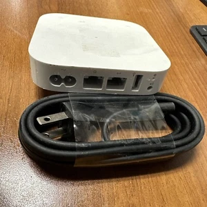 ONE WORKING Apple A1392 AirPort Express 2nd Gen - Picture 1 of 3