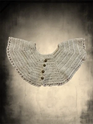 Yugo estilo “Peter Pan” vintage crema ganchillo a mano con botones de bola de latón Foto 1 de 4