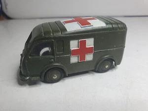 DINKY TOYS ANCIEN 80F AMBULANCE MILITAIRE BON ETAT SANS BOITE cha - Foto 1 di 6
