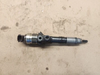 Inyectores de combustible diésel originales Kubota 1J703-53050 1J703-53054 para piezas o reparación Foto 1 de 3