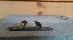 ANTIQUE BRONZE SAILBOAT CLEAT FOR ROPE GUIDE ON GUNNEL - Picture 1 of 3