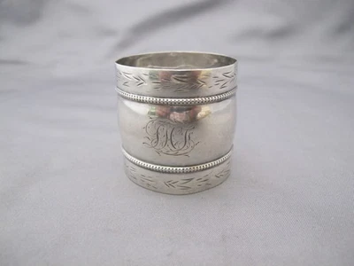 ANILLO SERVILLETA PLATA MONEDA ANTIGUA - Forma de barril - Marcado 101 BS - Mono DCF - SIN RESERVA Foto 1 de 4