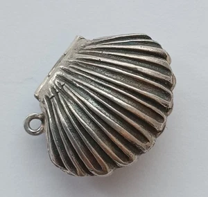 1960s/80s VINTAGE SILVER BRACELET CHARM. Large Clam Shell With Pearl. CH1-1 - Picture 1 of 4