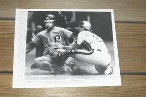 Vintage 1985 Wire Service Photo Black/White 8x10 - Ozzie Virgil - Phillies - Picture 1 of 4