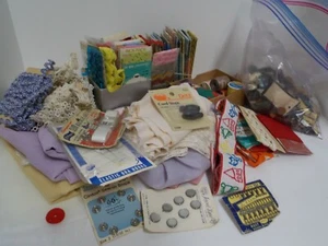 HUGE Vintage Sewing Lot! Rick Rack, Trim, Buttons, Lace & more! See Photos! - Bild 1 von 11