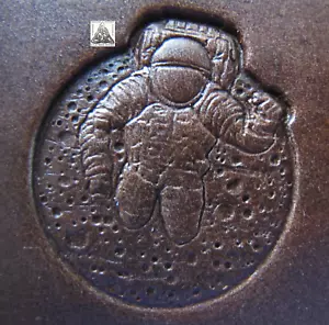 Astronaut Moon Walker 1 Zoll Lederstempel Werkzeug Weltraum NASA - Bild 1 von 2