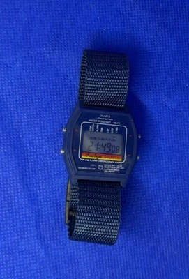 铬正在褪色,玻璃上有划痕......新电池 — 第 1/4 张图片