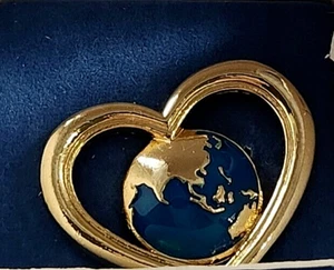 AVON Brooch Pin Heart of Asia Enamel GlobeLapel Hat Tie-Tack Goldtone Signed - Picture 1 of 6