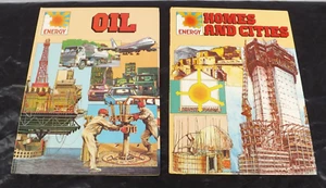 2 THE ENERGY SERIES HOMES AND CITIES AND OIL BY MOORCRAFT & PIPER HC BOOKS 1982 - Imagen 1 de 3