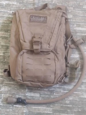 Mochila portadora de agua de hidratación militar Camelbak bronceada de 3 litros Foto 1 de 4