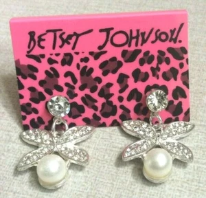 Betsy Johnson Designer Crystal & Pearl Dangling Butterfly Earrings Beautiful New - Picture 1 of 2