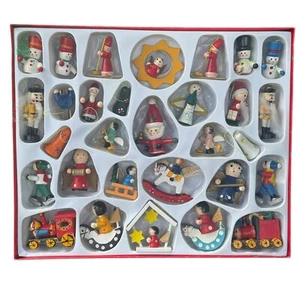 Mini Ornamenti Natalizi Vintage Legno Set 24 Pezzi Dipinti Arte Popolare Germania Stile Vacanze - Foto 1 di 8