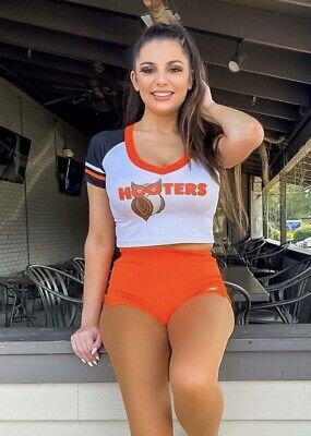 Hooters Girl - A Real Cutie !!! • 1.50$