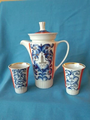 Juegos Olímpicos de Moscú 1980. Jarra y 2 vasos. Porcelana. La URSS. Foto 1 de 4