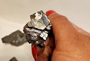 LARGE ELITE Shungite grezza 25-29 grammi nobile shungite pietre naturali protezione EMF - Foto 1 di 11