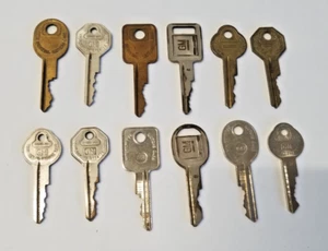 Lote de 12 Llaves Coche GM Vintage General Motors Usado Estado 3344 - Imagen 1 de 11