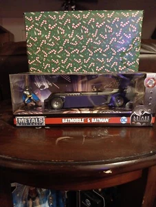 Batmobile with Batman Diecast Figure "Animated Series" DC Comics Series 1/24 Die - Picture 1 of 1