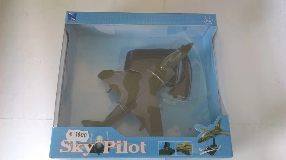 NEW RAY SKY PILOT AEREO GIA' MONTATO CON SUPPORTO AV-8B HARRIER ART  20213 - Immagine 1 di 1