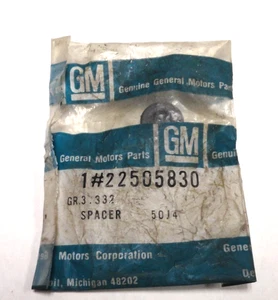 ( 1 ) Genuine GM 22505830 SPACER-Nozzle Spring Clamp (Pencil Type Nozzle) - Picture 1 of 2