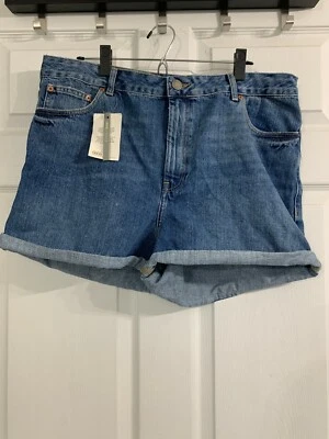 NWT ASOS Size UK 18 US 14 Medium Wash Denim Shorts - Image 1 of 4