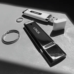 Custom Boot OS: 8 - 16GB USB Flash Drive - Mint, Kali, Tails, Ubuntu - Picture 1 of 14