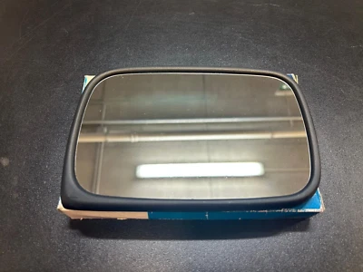 Vetro retrovisore nudo manuale esterno Dx destro Ford Fiesta MK2 1983-1988 - Immagine 1 di 3