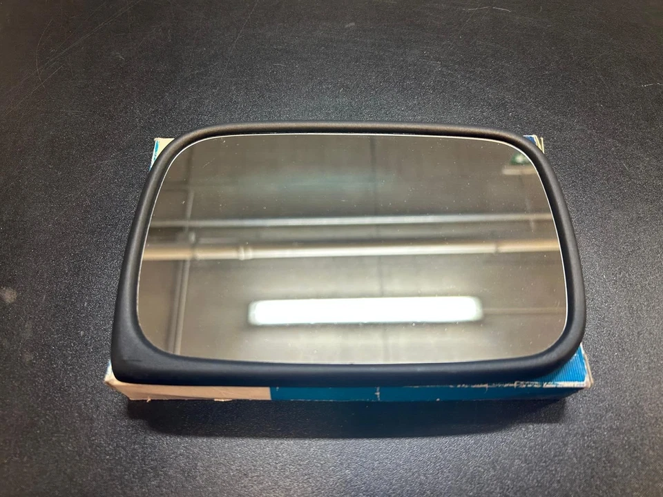 Vetro retrovisore nudo manuale esterno Dx destro Ford Fiesta MK2 1983-1988 - Immagine 1 di 3