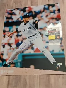 Archivo fotográfico firmado por Mariano Rivera 16x20 JSA Certificado de autenticidad Serie Mundial de los Yankees de Nueva York Jugador Más Valioso - Imagen 1 de 6