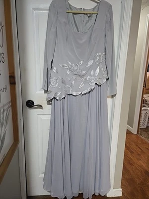 Vestido para mujer Jovani plateado para madres de novia/novio Foto 1 de 4