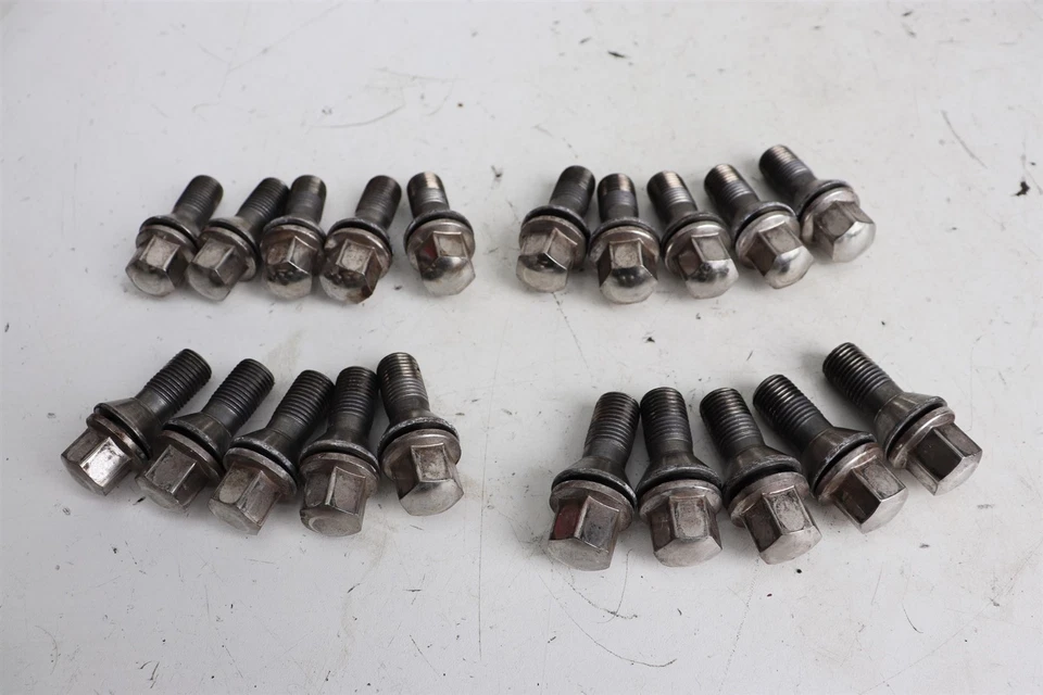 Juego de tuercas de rueda de fábrica Maserati Ghibli S M157 2014 J201 Foto 1 de 1