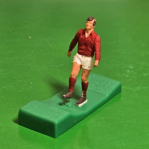 Subbuteo Rugby LIVE ACTION FULLBACK - KICKER WALES R6 - Picture 1 of 1