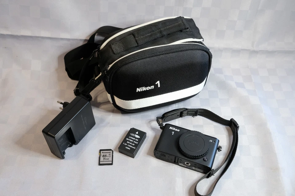 fotocamera compatta mirrorless NIKON 1 J3 + borsa dedicata e accessori - Bild 1 von 4