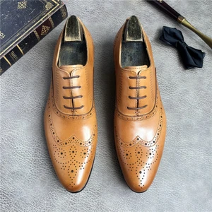 Zapatos de vestir formales de cuero de vaca tallados con punta de ala británica tallada tallada para hombre - Imagen 1 de 20