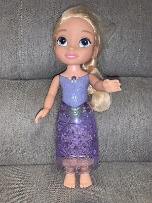 Muñeca Disney’s Elsa Frozen Northern Lights up Sings Talks Jakks Pacific Foto 1 de 4