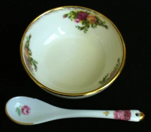 1962~ROYAL ALBERT~Old Country Roses~GOLD TRIM~Bone China~OPEN SUGAR BOWL~Spoon - Picture 1 of 10
