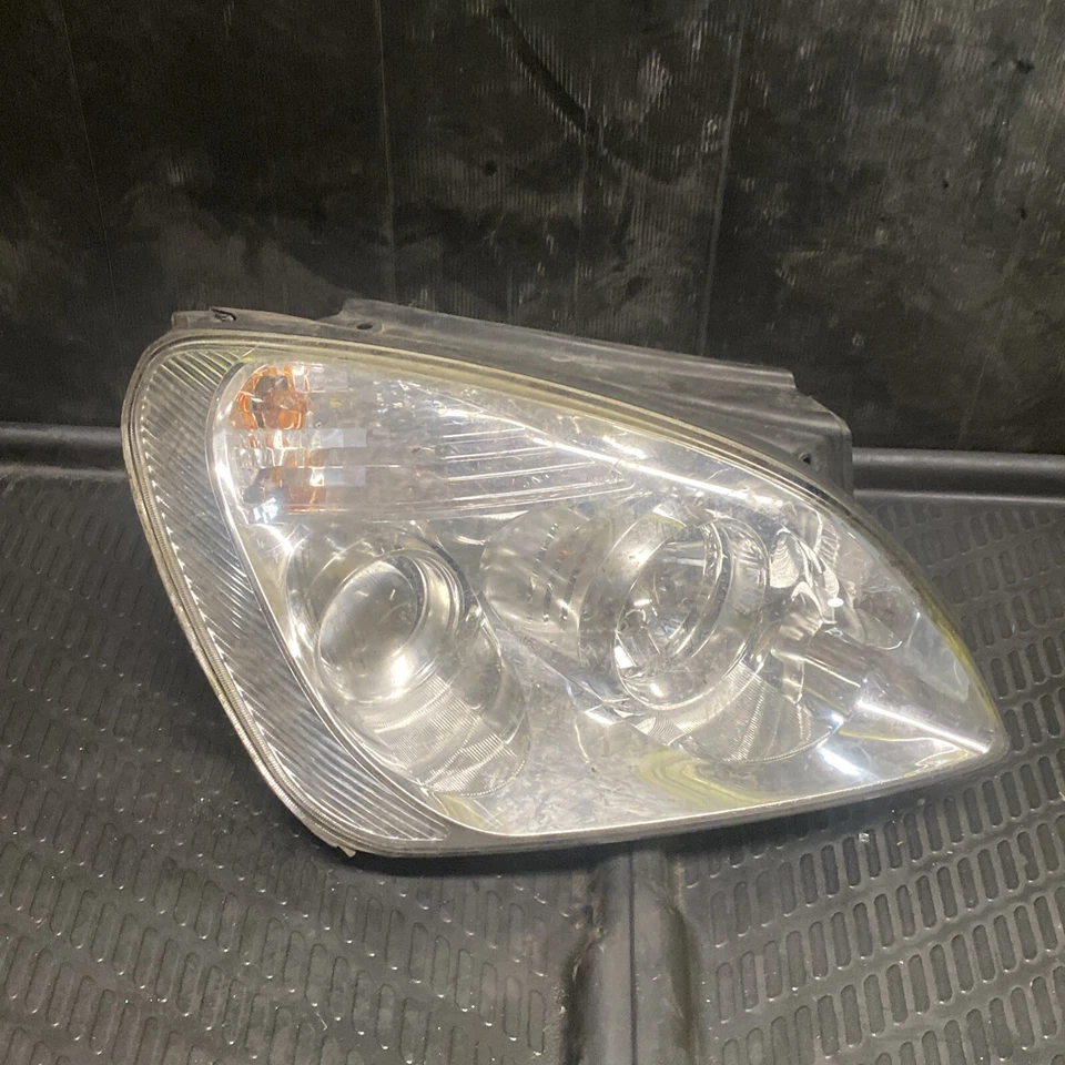 Faro halógeno delantero derecho Kia Carens 2008 lado del conductor A044936 Foto 1 de 4
