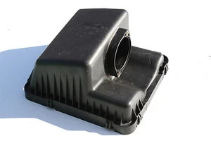 LUFTFILTERKASTEN LUFTFILTER OBERTEIL OBEN 281103E200 KIA Sorento I JC 2.5 CRDi - Picture 1 of 4