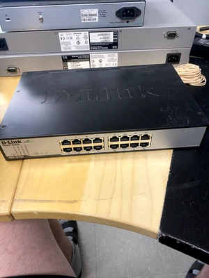 Router Ethernet 16 puertos D-Link Foto 1 de 2