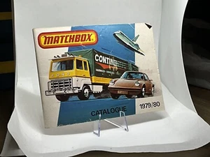 Catalogo ufficiale da collezione Matchbox 1979/80. 6" x 4 1/2". Porsche 78 pagine - Foto 1 di 2