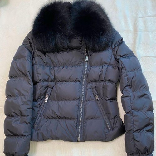 Piumino Prada nero taglia 40 con pelliccia