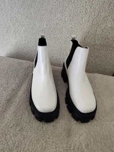 Forever 21 Women Boots 7 White Textile Pull On Comfort Platform Chelsea Shoes - Picture 1 of 21